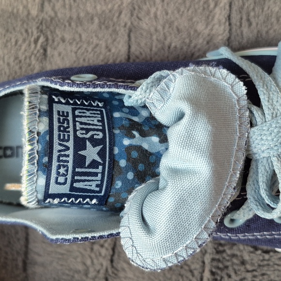 NWOT Double Tongues Blue and Camo Converse! Size 5 Junior! - Picture 3 of 12